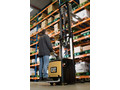 Самоходный штабелер с платформой Caterpillar NSV16N(i) (1,6т x 3,6м)